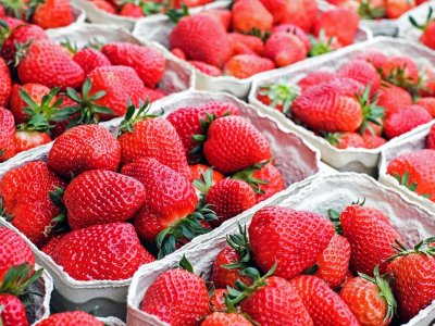 Купить Свежая Крупная Клубника - strawberries-1350482_1280.jpg